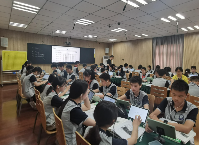 校园全面开放中心讲堂每一间教室都是实在产生的“学习场” 校园全面开放中心讲堂每一间教室都是实在产生的“学习场”